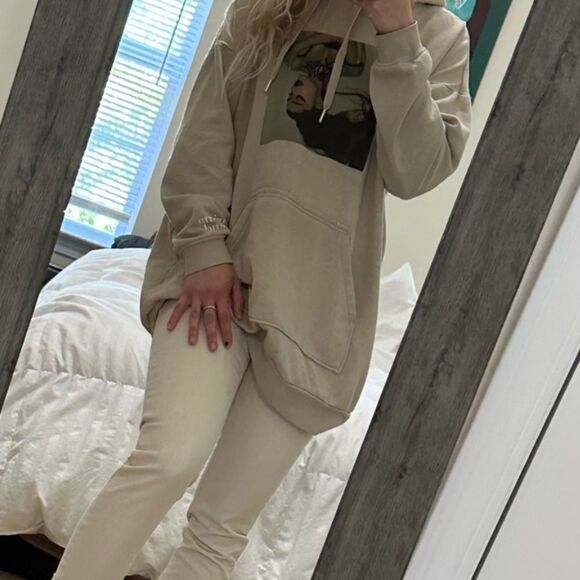 Ariana Grande Tan Oversized Hoodie Thank You Next - Picture 4 of 11